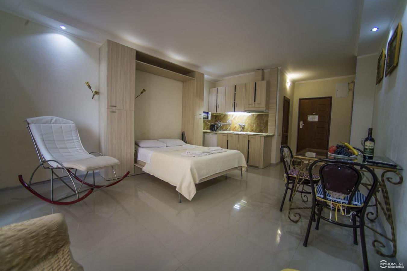 Batumi Royal Apartments Esterno foto
